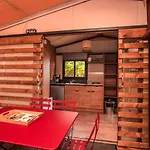 Onlycamp Les Tuilleres Campeggio