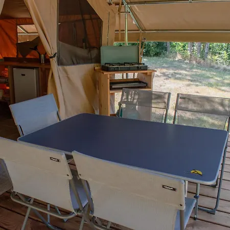 Camping Onlycamp Les Tuilleres *